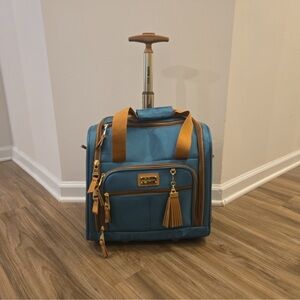 Steve Madden Designer 15 Inch Carry-On Under Seat Overnight Rolling Bag Like New